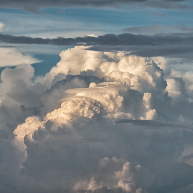 Thunderstorm cloud