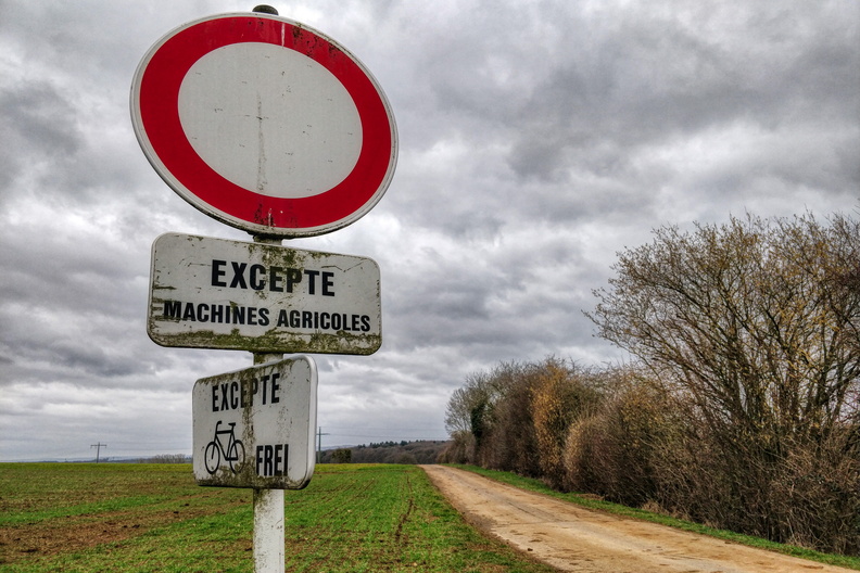 Traffic restriction sign