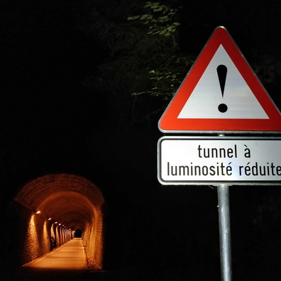 Tunnel à luminosité réduite