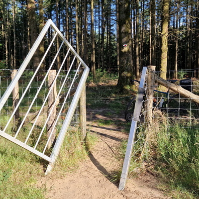 Access gate to Plateau des Sorcières