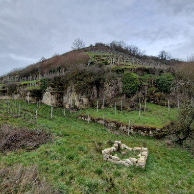 Below Wehr's pavillon