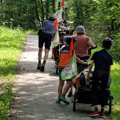 Difficult climb for some heavily loaded bikes