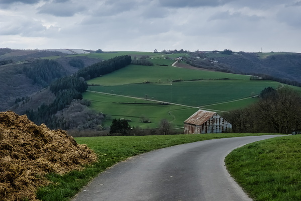 Paved track above Stolzembourg