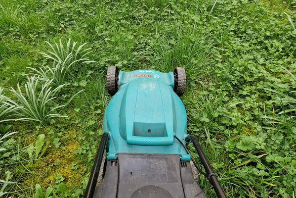 Lawn mawning