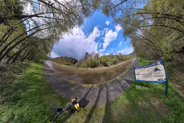 Former regional border along the canal