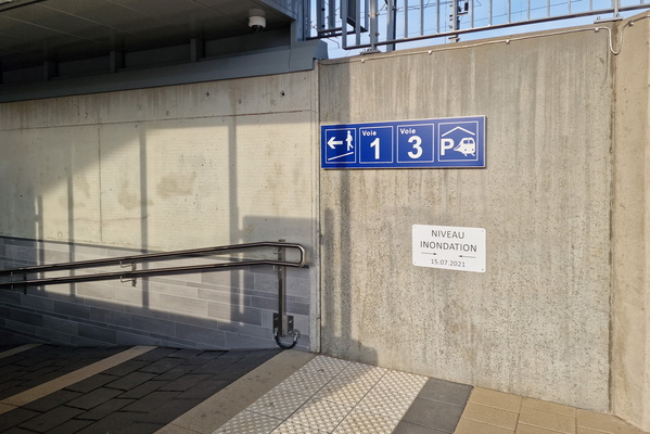 Flood level sign