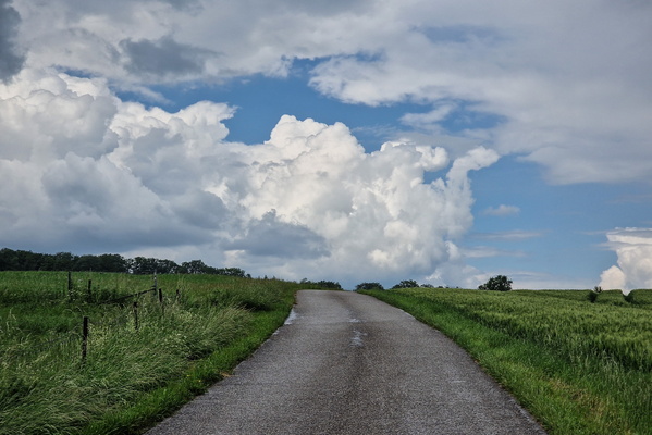 Threatening sky near Mompach
