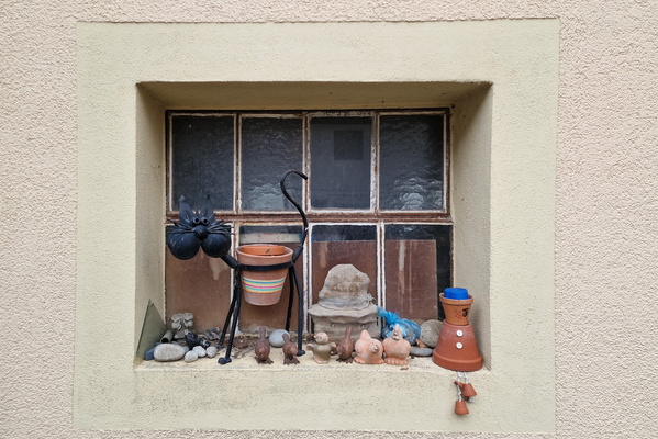 Objects on the window