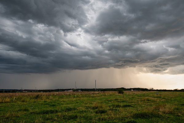 Close thunderstorm