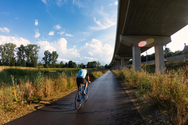 A cycle beneath the giants