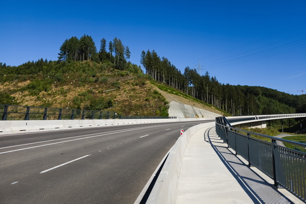 New Clervaux bypass road, with a cycleway track.