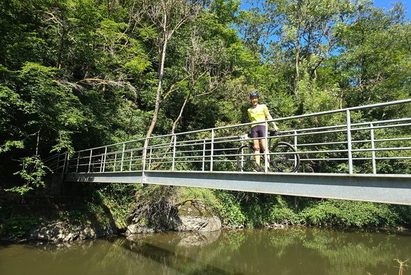 A smile on a bridge over the Wiltz river