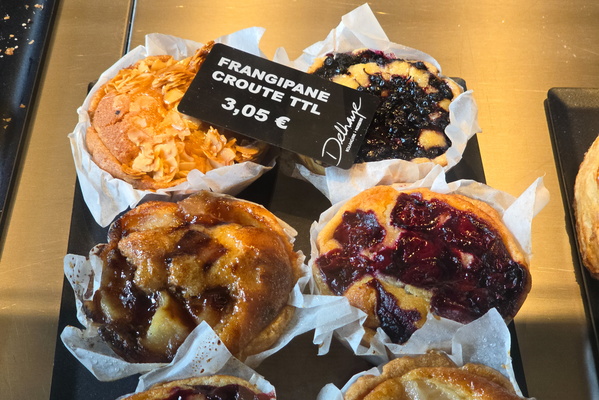 Pastries stop in Bastogne