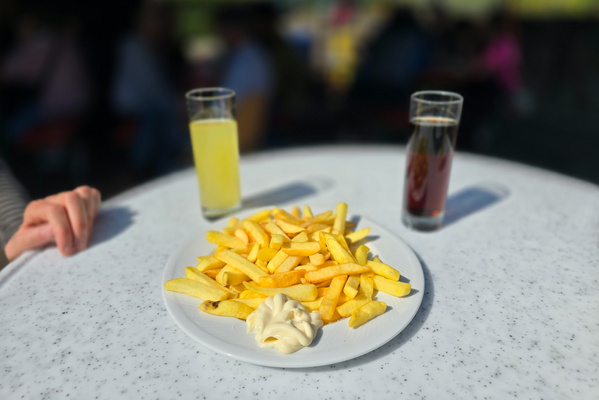 Food stop in Dellen during bike4all event
