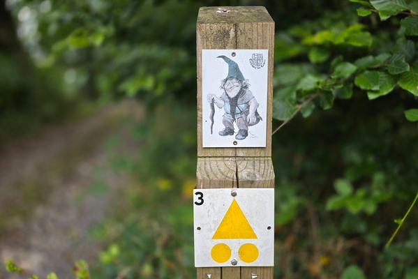 Gnome sweet gnome, follow the sign