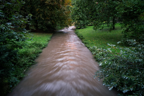 The Pétrusse Tsunami