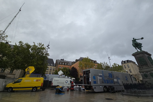 Broadcasters on Place Guillaume II