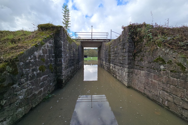 A watery path, a silent story