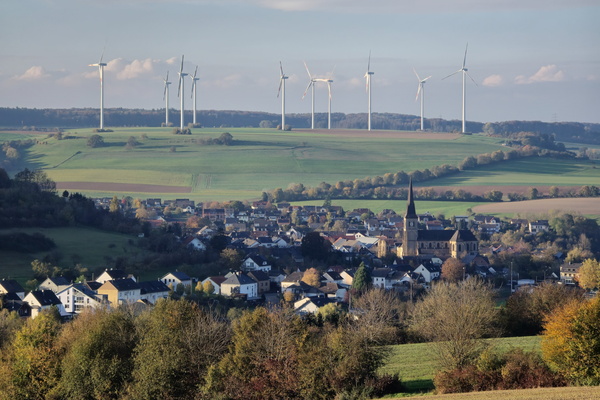 Windmills and village: a breezy affair