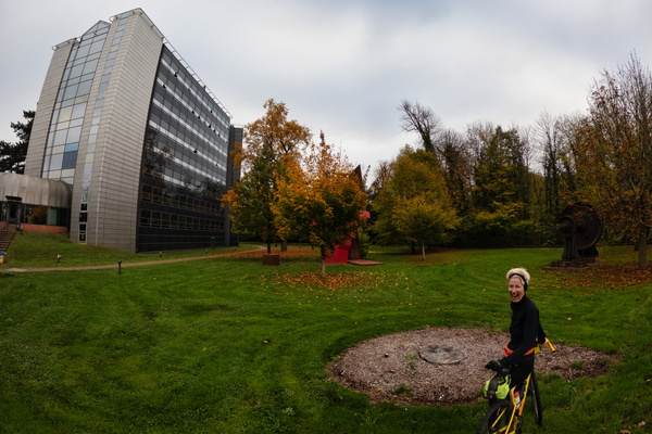 The cyclist and the gone giant