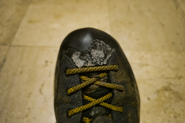 Snowy shoe-nough