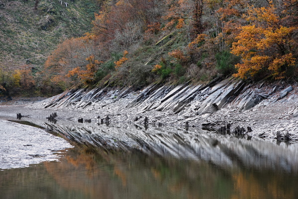 Rocks and reflections: the great water disappearing act