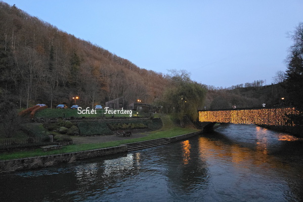 Is that a bridge, or a Christmas light explosion?