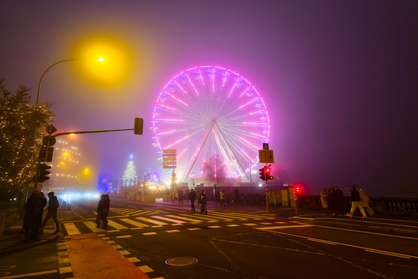A foggy Ferris wheel adventure