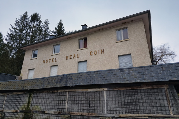 Another Hotel, another *Beau Coin*?