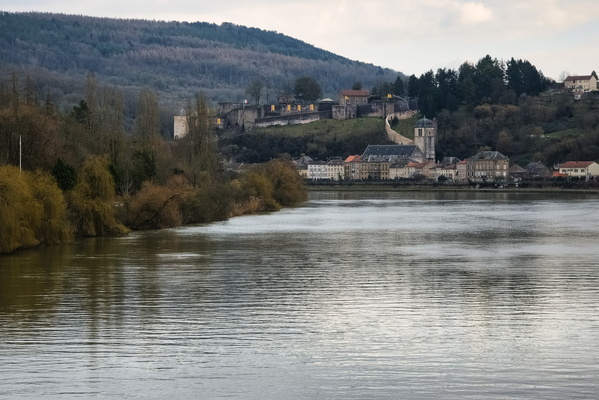 Contz-les-Bains: A Bygone Era Reflected in the River's Gentle Flow