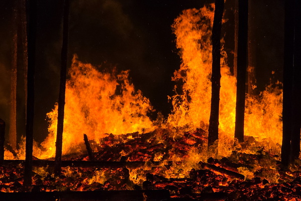 Combustion Dynamics: A Buergbrennen Study in Orange