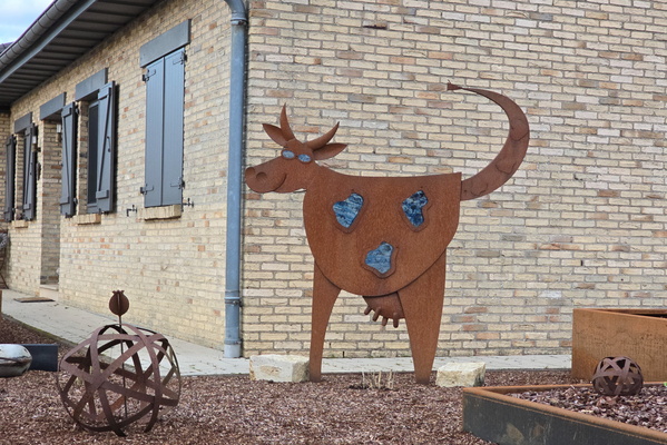 Holy Cow! What a Lawn Ornament!