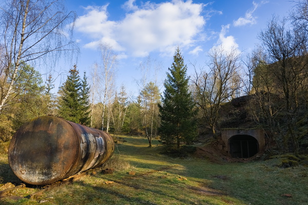 Geological Features and Industrial Relics of the Holleschbierg Mine