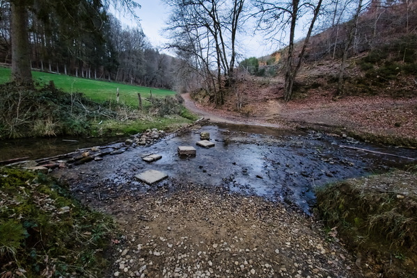 Organised stream crossing