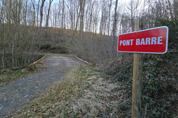 Pont Barré: Caution, Bridge Ahead